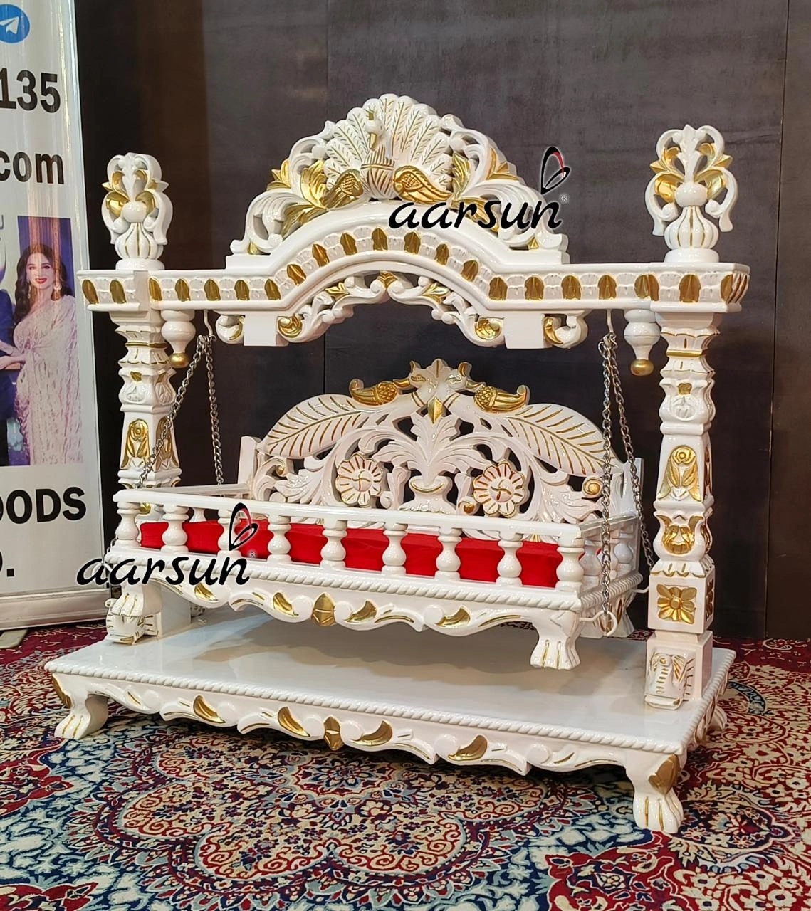 लड्डू गोपाल झूला